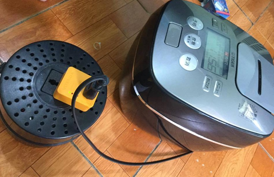 Tại sao nồi cơm Nhật phải dùng đổi nguồn khi nấu? Tại sao nồi cơm Nhật phải dùng đổi nguồn khi nấu?